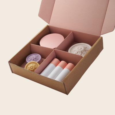 [MF036] Cutie din carton kraft, insert 4 cavitati roz, 17cm*17cm*4cm